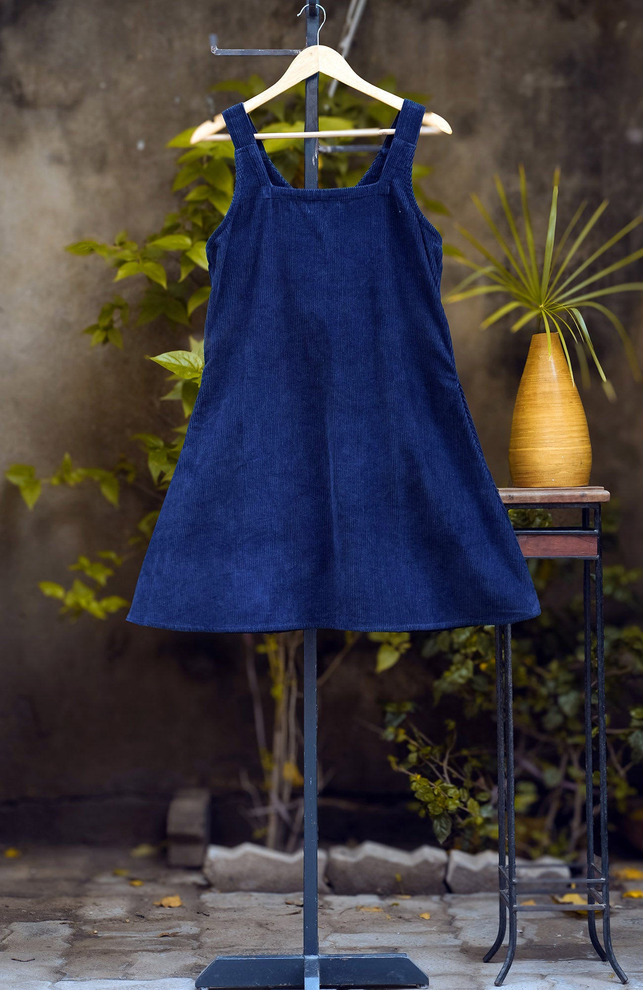 SLEEVELESS CORDUROY