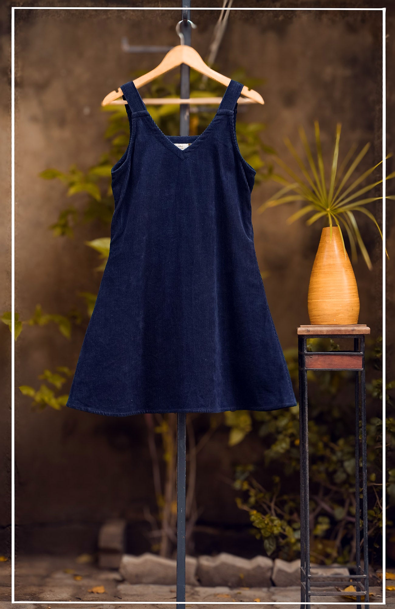 SLEEVELESS CORDUROY